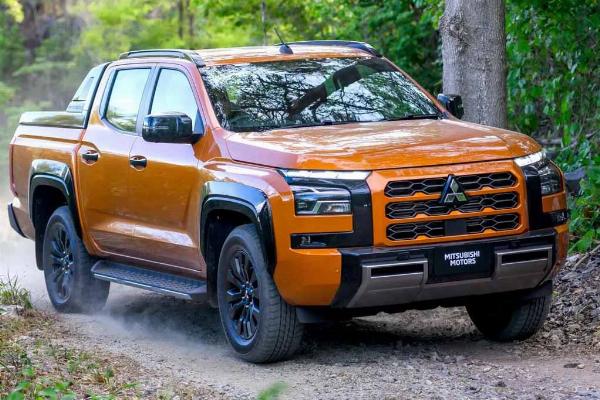 Giá xe Mitsubishi Triton tháng [month_year type=